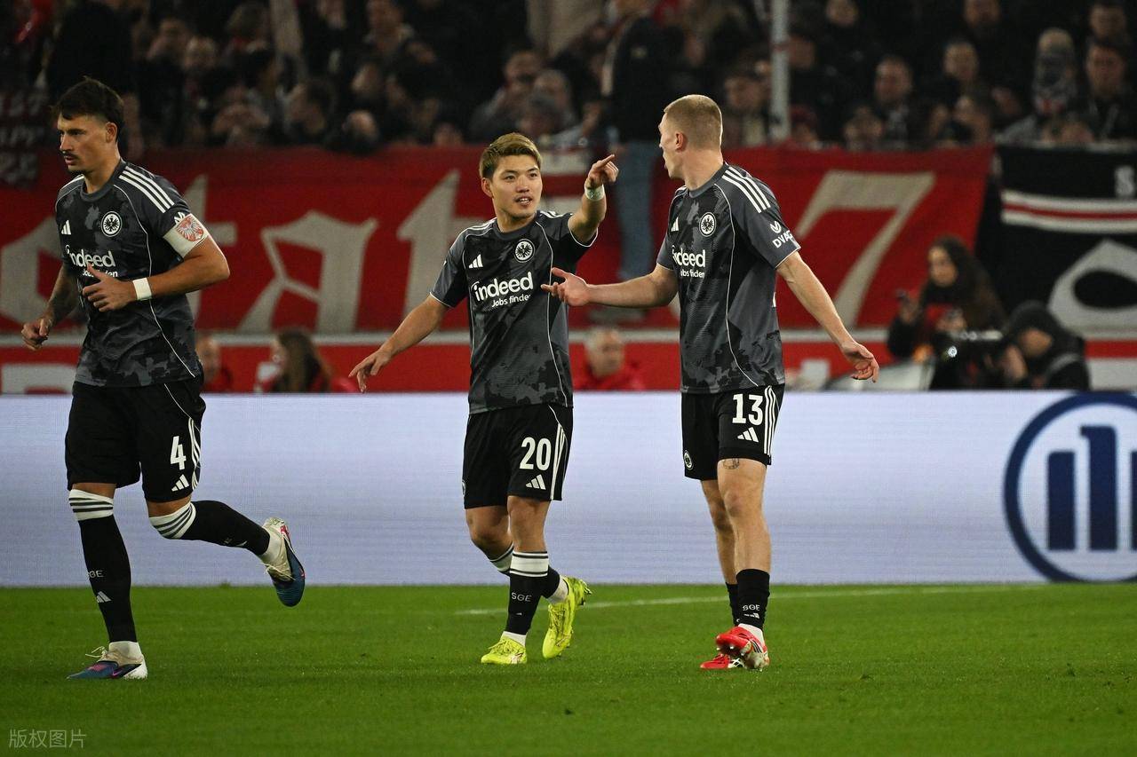 2-3,27歲日本球星發(fā)威難救主,法蘭克福遭德甲第5逆轉(zhuǎn),連續(xù)3輪不勝