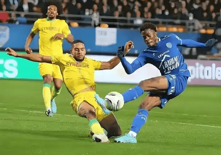 法甲保級生死戰：南特主場死磕巴黎FC，6分大戰誰能突圍？