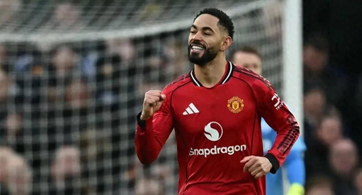 隨著曼聯3-2絕殺，維拉0-1小蜜蜂，熱刺2-2曼城，英超積分榜出爐